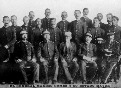 Generaal Maximo Gomez en zijn senior officieren, 1897, 1920s door Unbekannt
