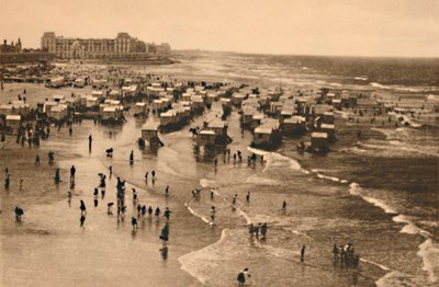 Algemeen uitzicht op het strand tijdens badtijd, ca. 1928 door Unbekannt