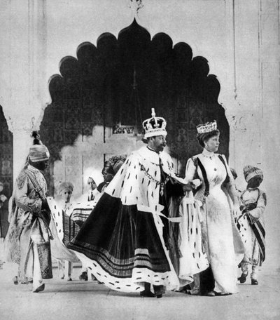 George V en koningin Mary in Delhi, India, 1911, 1935 door Unbekannt