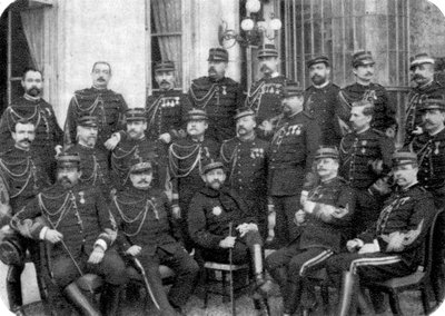 Georges Boulanger, Franse generaal en politicus, met andere legerofficieren, 1888 door Unbekannt