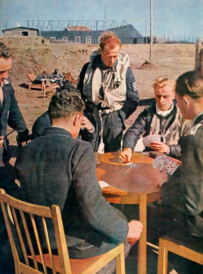 Duitse vliegers buiten dienst, Frankrijk, 1943 door Unbekannt