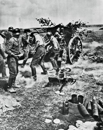 Duitse artillerie in actie aan het Oostfront, 1941 door Unbekannt