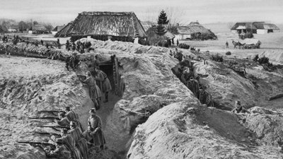 Duitse infanterie in loopgraven bij Jasionna, Polen, Eerste Wereldoorlog, 1915 door Unbekannt
