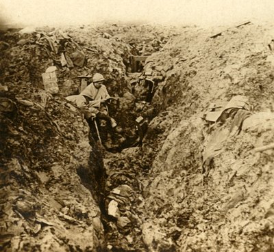 Duitse loopgraven vernietigd door beschietingen, Verdun, Noord-Frankrijk, ca. 1914-1918 door Unbekannt