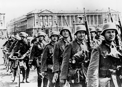Duitse troepen marcheren door Parijs, 17 juni 1940 door Unbekannt