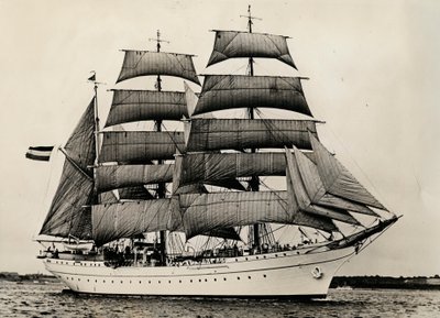 Gorch Fock voor het eerst onder volle zeilen, 1933 door Unbekannt
