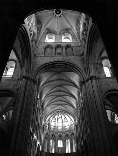 Gotische kunst: de gewelven van het schip en het koor. Sint-Stefanuskerk, Caen (Calvados) door Unbekannt