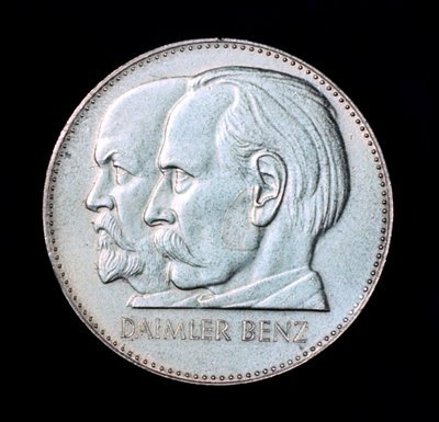 Gottlieb Daimler en Karl Benz, Duitse pioniers van de auto-industrie, 1961 door Unbekannt