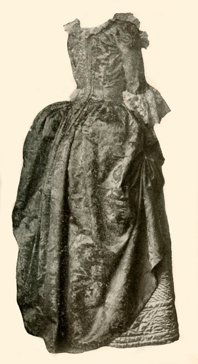 Jurk van gele damast brokaat gedragen over een blauw gewatteerde satijnen onderrok, ca. 1710-1730, 1937 door Unbekannt
