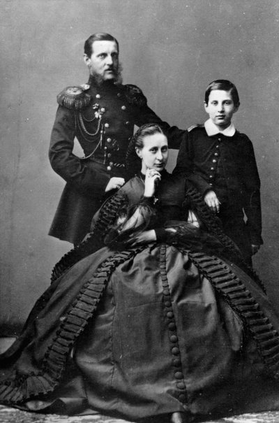 Grootvorst Konstantin Nikolayevich van Rusland met zijn vrouw en een van hun zonen, 1860 door Unbekannt