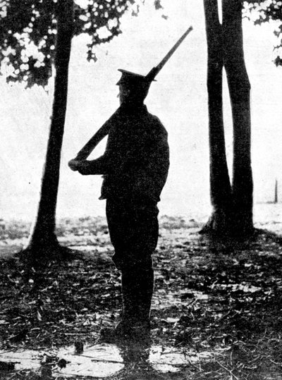 Grijze dageraad op het slagveld, Britse cavalerie, Belgische grens, Eerste Wereldoorlog, 1914 door Unbekannt