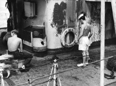 HMS Amethyst, na actie op de Yangtze Rivier, 20 april 1949 door Unbekannt