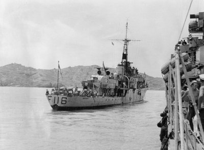 HMS Amethyst, na actie op de Yangtze-rivier door Unbekannt