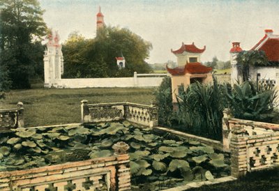 Hanoi. Pagode Du Pinceau, Hanoi. But Thap Pagoda, 1900 door Unbekannt