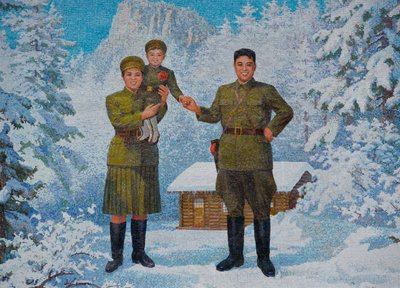 Gelukkig gezin. Kim Il-sung en zijn vrouw Kim Jong-suk met zoon Kim Jong-Il door Unbekannt