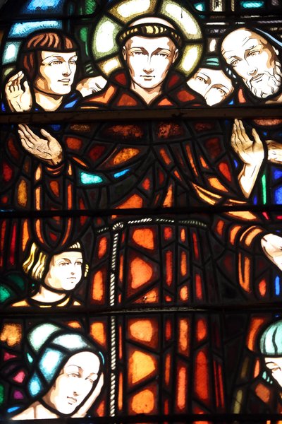 Ho Chi Minhstad. Notre-Dame Kathedraal Basiliek van Saigon. Glas-in-loodraam. Sint Antonius van Padua. Ho Chi Minhstad. Vietnam door Unbekannt