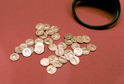 Schat van Romeinse gouden munten gevonden in Engeland door Unbekannt
