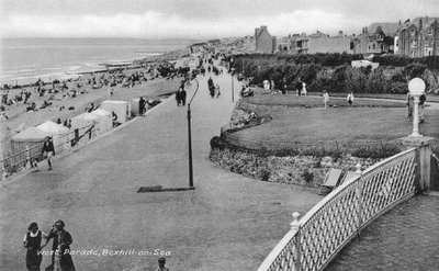 Vakantiegangers op West Parade, Bexhill-on-Sea, East Sussex door Unbekannt