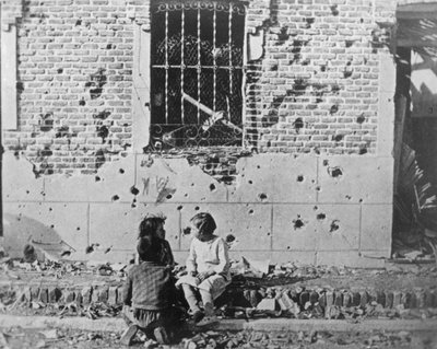 Dakloze kinderen, Barcelona, Catalonië, Spanje, Spaanse Burgeroorlog, ca. 1936-ca. 1939 door Unbekannt