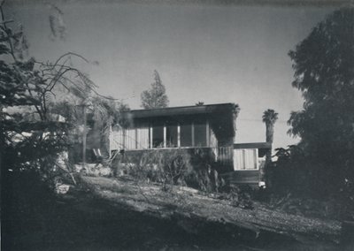 Huis in Los Angeles - Patio en tuinzicht, 1942 door Unbekannt