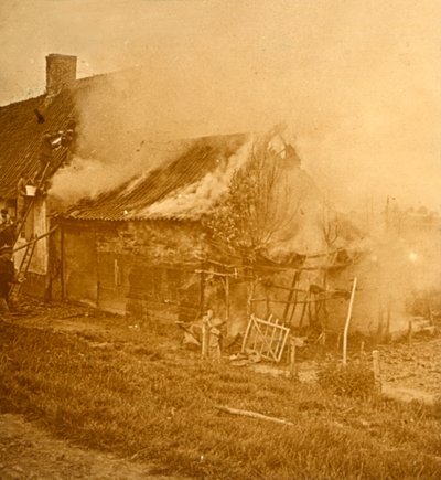 Huis geraakt door een granaat, ca. 1914-ca. 1918 door Unbekannt