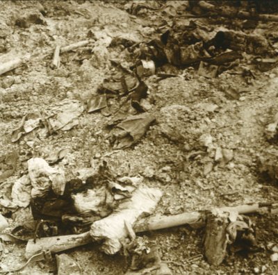 Menselijke resten, Verdun, Noord-Frankrijk, ca. 1914-ca. 1918 door Unbekannt