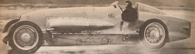 In januari 1927 brak majoor Malcolm Campbell met zijn beroemde Bluebird het wereldsnelheidsrecord op land door Unbekannt