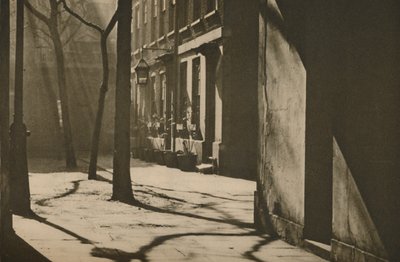 In Wardrobe Court, gebouwd op de plaats van een koninklijk museum, ca. 1935 door Unbekannt