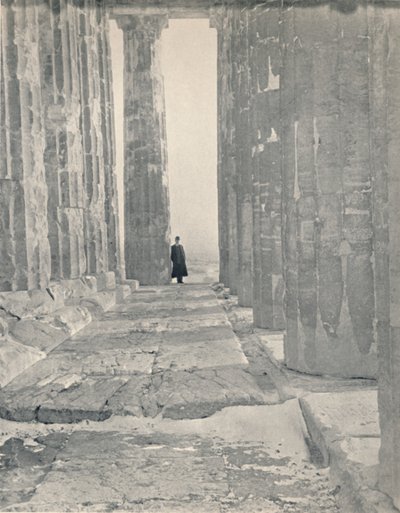 In de portiek van het Parthenon, 1913 door Unbekannt
