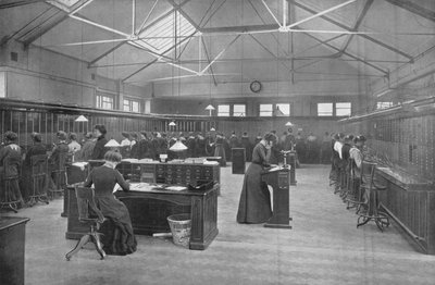 In het Postkantoor Centrale Telefooncentrale, City of London, c1903 door Unbekannt