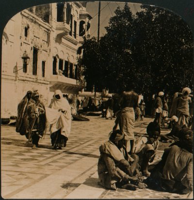 In de binnenplaats van de Gouden Tempel, Amritsar, India, 1907 door Unbekannt