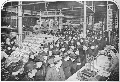 Binnen in een grote levensmiddelenwinkel, Hammersmith, Londen, 1901-1903 door Unbekannt