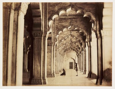 Interieur van de Moskee van de Parel in Agra (India), circa 1865, gebouwd in marmer tussen 1646-1653 door Unbekannt