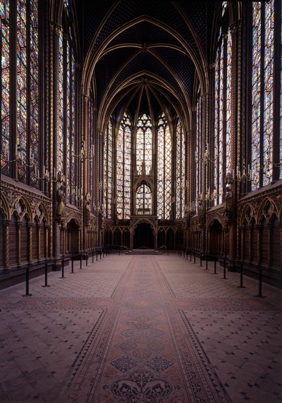 Interieur van de Sainte Chapelle (bovenkapel) in Parijs. Gotische kunst van de 13e eeuw. door Unbekannt