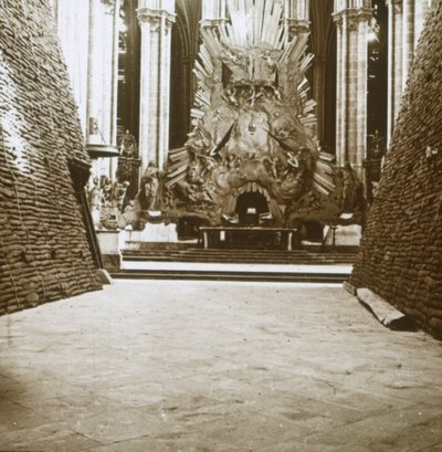 Interieur van de kathedraal, Amiens, Noord-Frankrijk, ca. 1914-1918 door Unbekannt