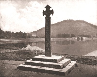 Inveraray Kasteel en Keltisch kruis, Argyll, Schotland, 1894 door Unbekannt
