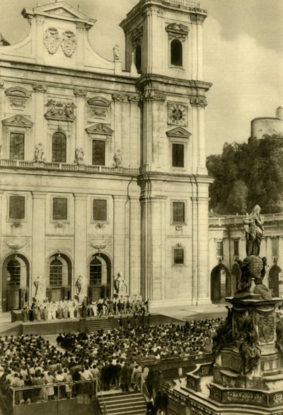 Jedermann uitgevoerd voor de kathedraal van Salzburg, Salzburg, Oostenrijk, ca. 1935 door Unbekannt