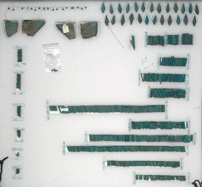 Sieraden van Senbi, 1980-1801 v.Chr. door Unbekannt