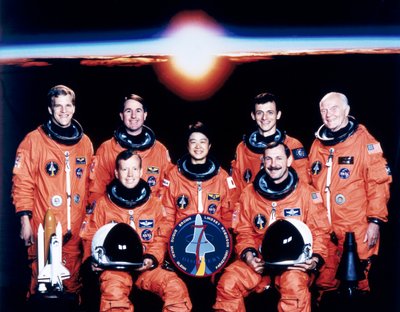 John Glenn en bemanning, juni 1998 door Unbekannt