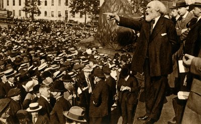 Keir Hardie houdt een toespraak op Trafalgar Square, Londen, 2 augustus 1914, 1933 door Unbekannt