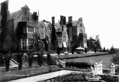 Killarney House, ca. 1882 door Unbekannt