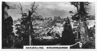 Kinchinjunga vanaf Beechwood, Darjeeling, India door Unbekannt