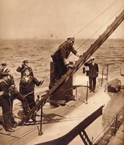 Koning George V op zee met zijn Marine, ca. 1910s 1935 door Unbekannt