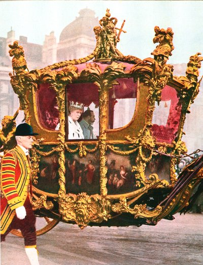 Koning George V en Koningin Mary in de historische Staatskoets, ca. 1935 door Unbekannt