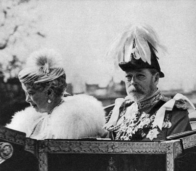 Koning George V en koningin Mary op weg naar St. Paul