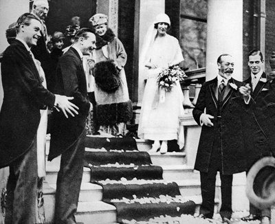 Koning George V wenst prinses Maud het beste toe als ze op huwelijksreis vertrekt, 1923 door Unbekannt