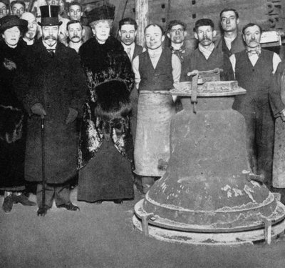 Koning George met de overwinningsbel voor Westminster Abbey, ca. 1910s-ca. 1920s, 1936 door Unbekannt