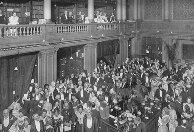 Damesavond bij de Royal Society, Londen, ca. 1903 door Unbekannt