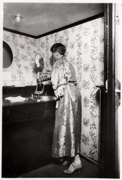 Dames toilet, Zeppelin LZ 127 Graf Zeppelin, 1933 door Unbekannt