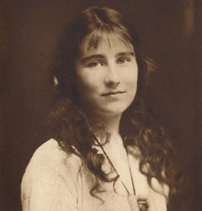 Lady Elizabeth Bowes-Lyon als jong meisje, ca. 1917, 1937 door Unbekannt